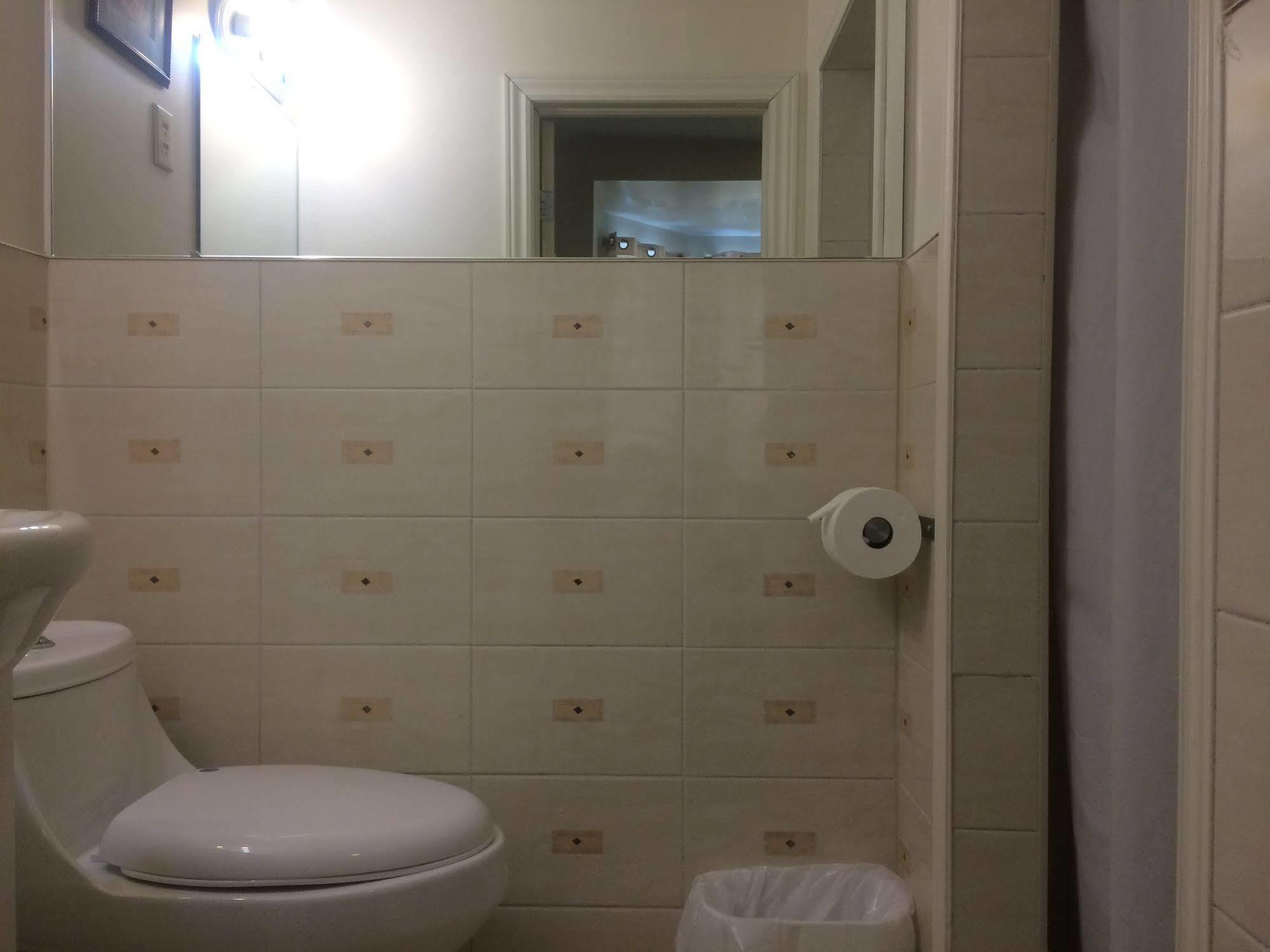 Adas Guesthouse Τορόντο Εξωτερικό φωτογραφία