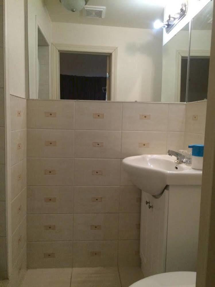 Adas Guesthouse Τορόντο Εξωτερικό φωτογραφία