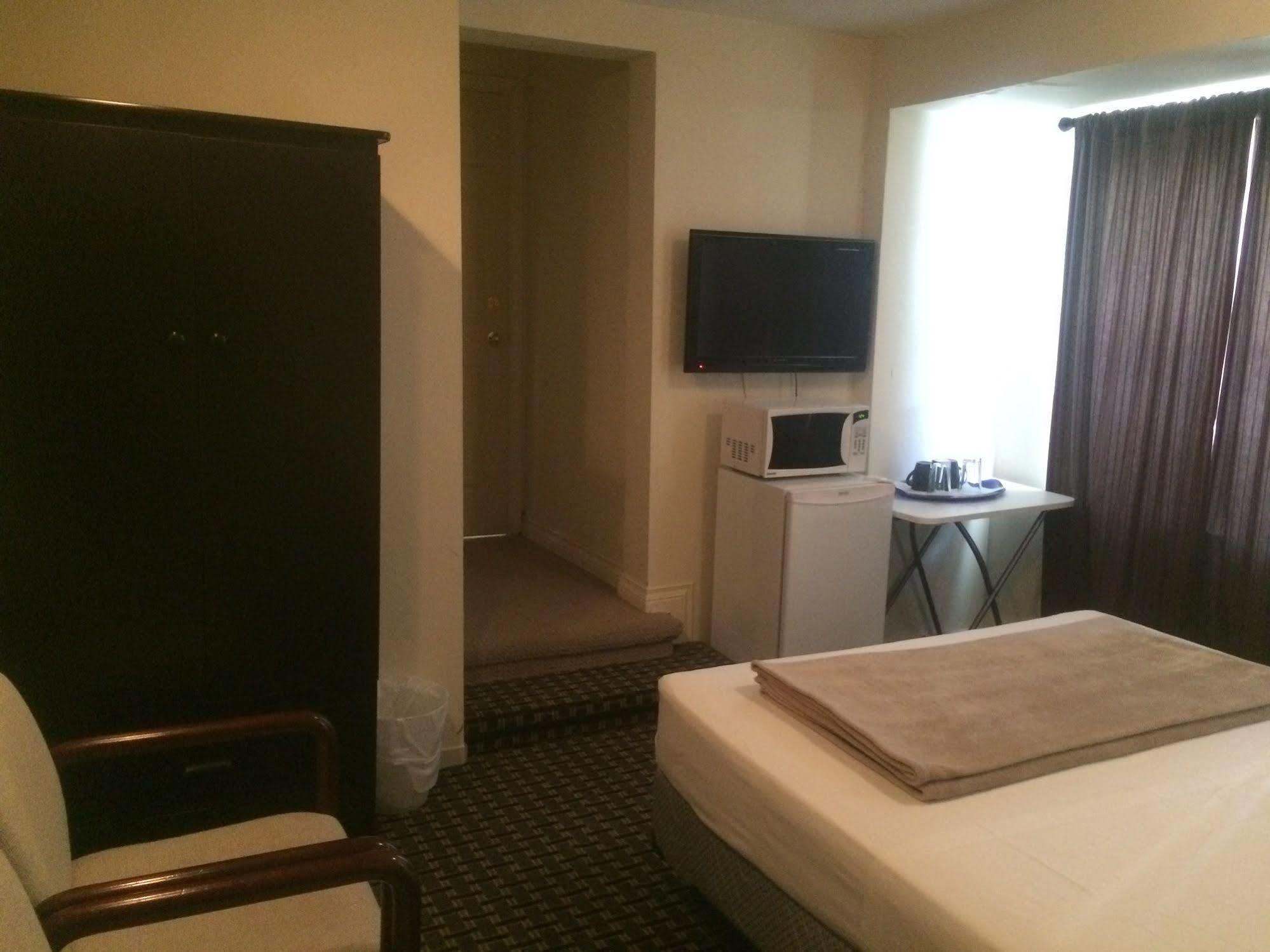 Adas Guesthouse Τορόντο Εξωτερικό φωτογραφία